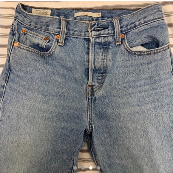 COPY - Light blue Levi wedgie jeans - Picture 2 of 6